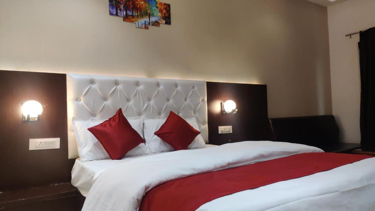 Hotel Relax Бхопал Экстерьер фото